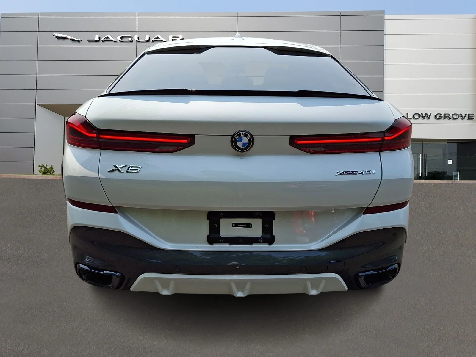 Used 2024 Mineral White Metallic - A96 BMW xDrive40i image 7