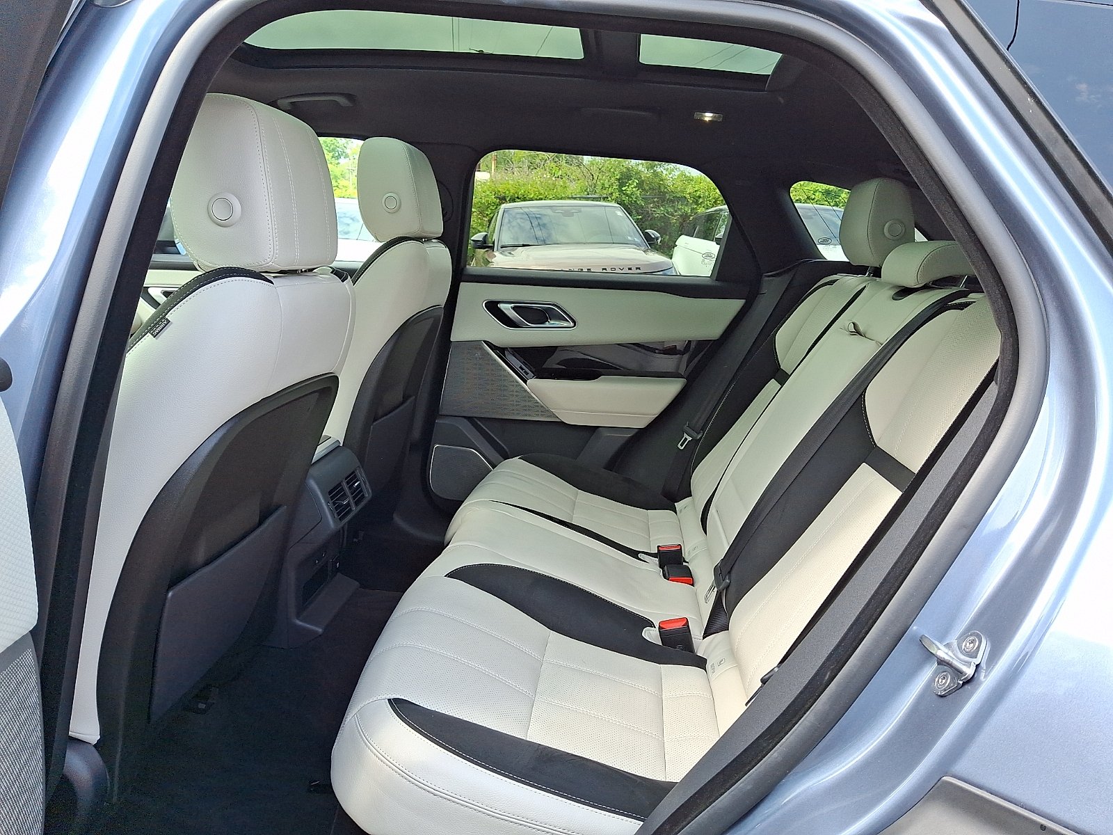 Used 2019 Byron Blue Metallic - 1CK Land Rover P250 R-Dynamic SE image 5