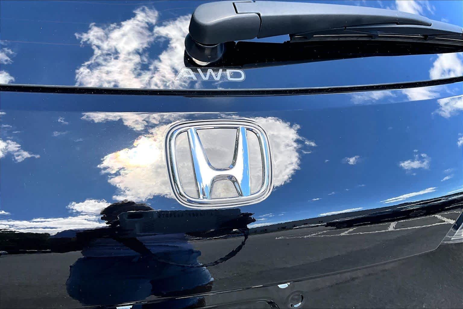 Used 2025 Crystal Black Pearl Honda EX-L image 33