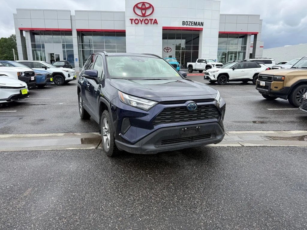 Used 2023  Toyota XLE image 1