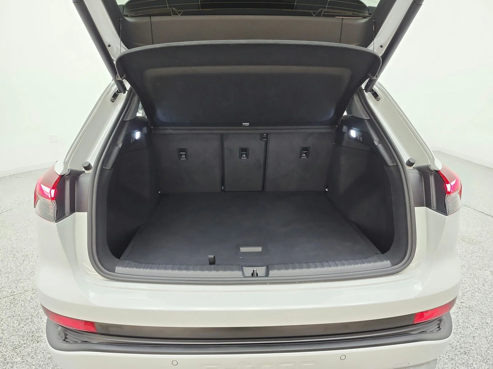 Used 2023 Glacier White Metallic Audi Premium Plus 40 RWD image 18