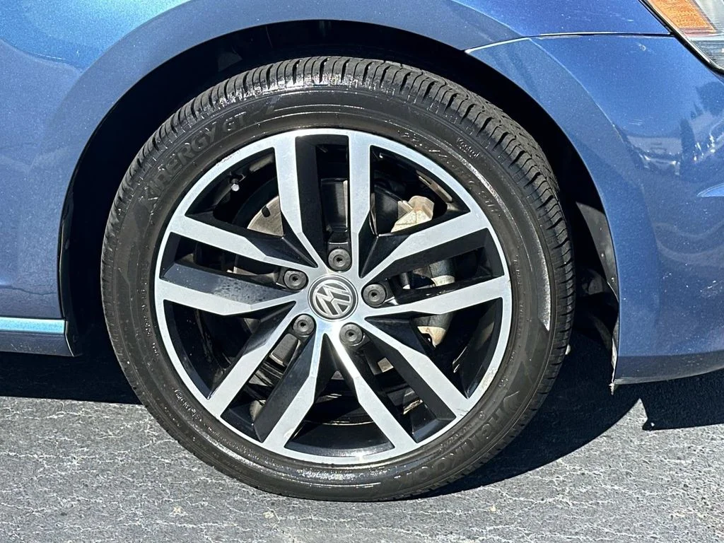 Used 2015  Volkswagen TSI SE 4-Door image 10