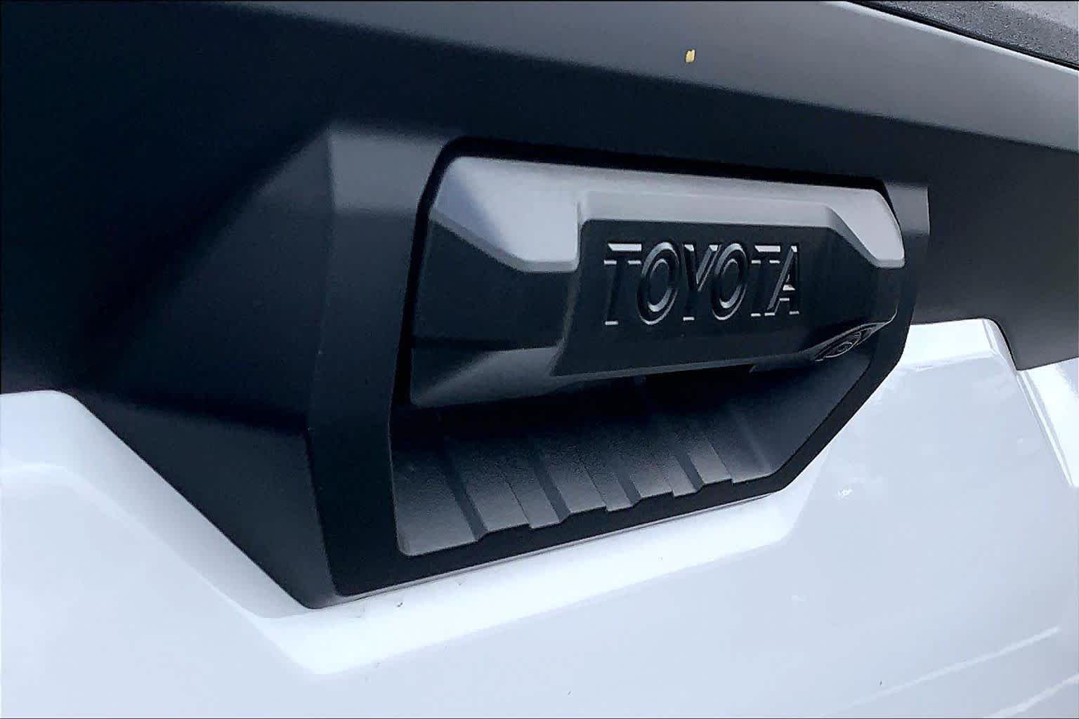 New 2026 Ice Cap Toyota SR5 image 15