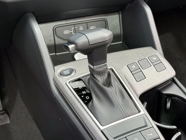 New 2027 Glacial White Pearl / Black Ro Kia X-Line image 19