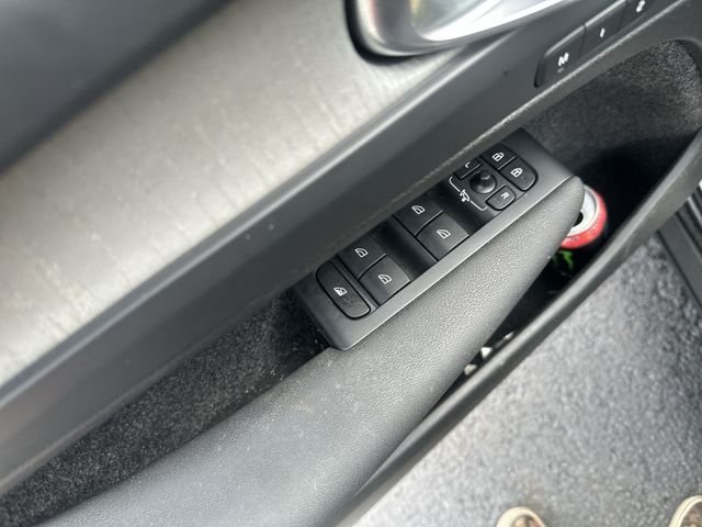 Used 2024  Volvo B5 Core image 18
