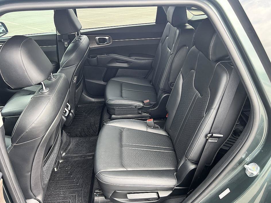 Used 2022 Aruba Green Kia X-Line EX image 14