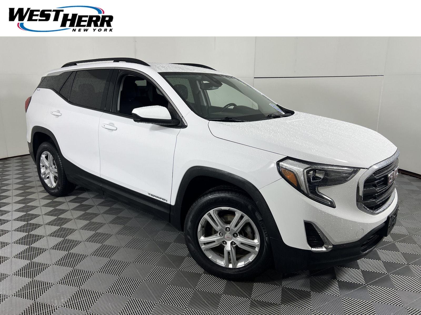 Used 2020 Summit White GMC SLE image 1