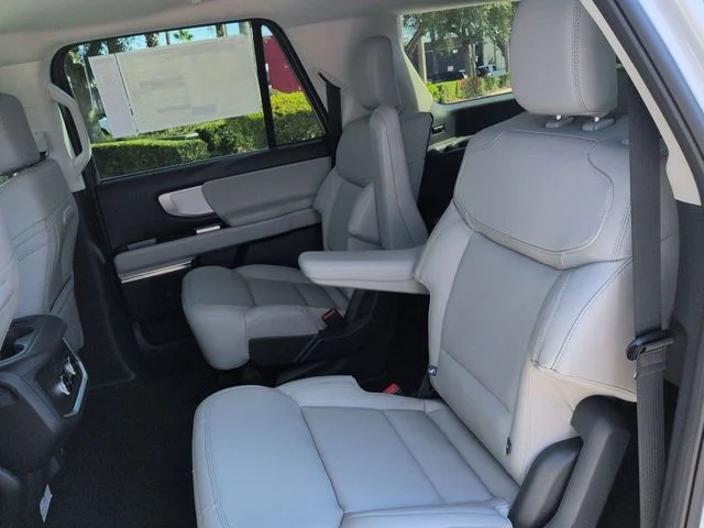 New 2027 Star White Metallic Tri-Coat Ford MAX Active image 14