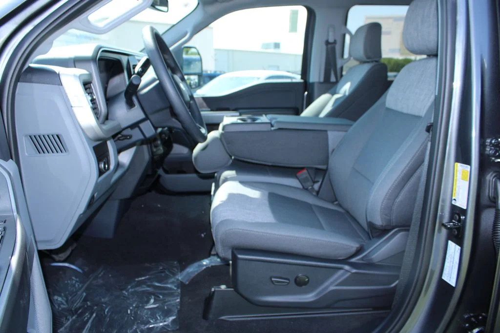 New 2026 Carbonized Gray Metallic Ford F-250® XLT image 40