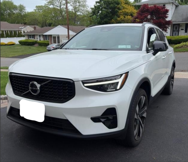 2023 Volvo XC40 B5 Plus Dark AWD's photo