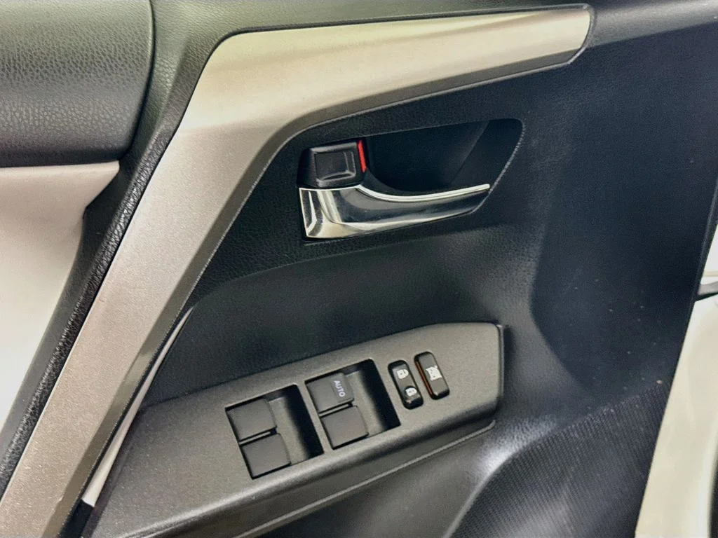 Certified Used 2018 Super White Toyota XLE image 16