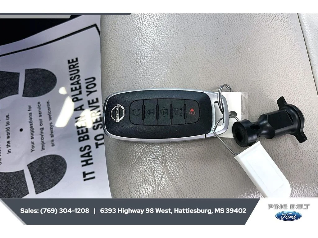 Used 2023 Pearl White Tricoat Nissan SL image 9