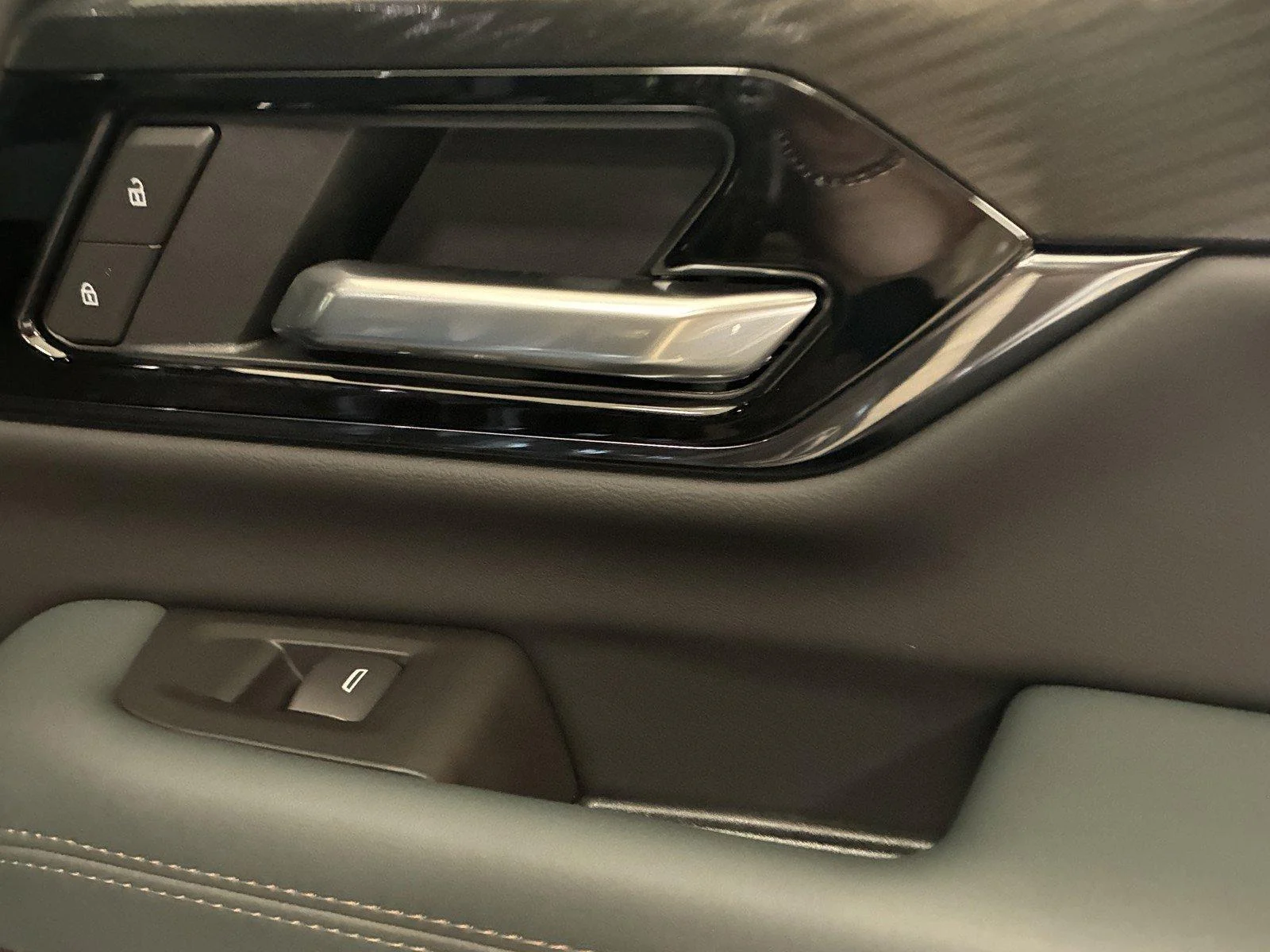 2026 GMC Yukon AT4 - Photo 13
