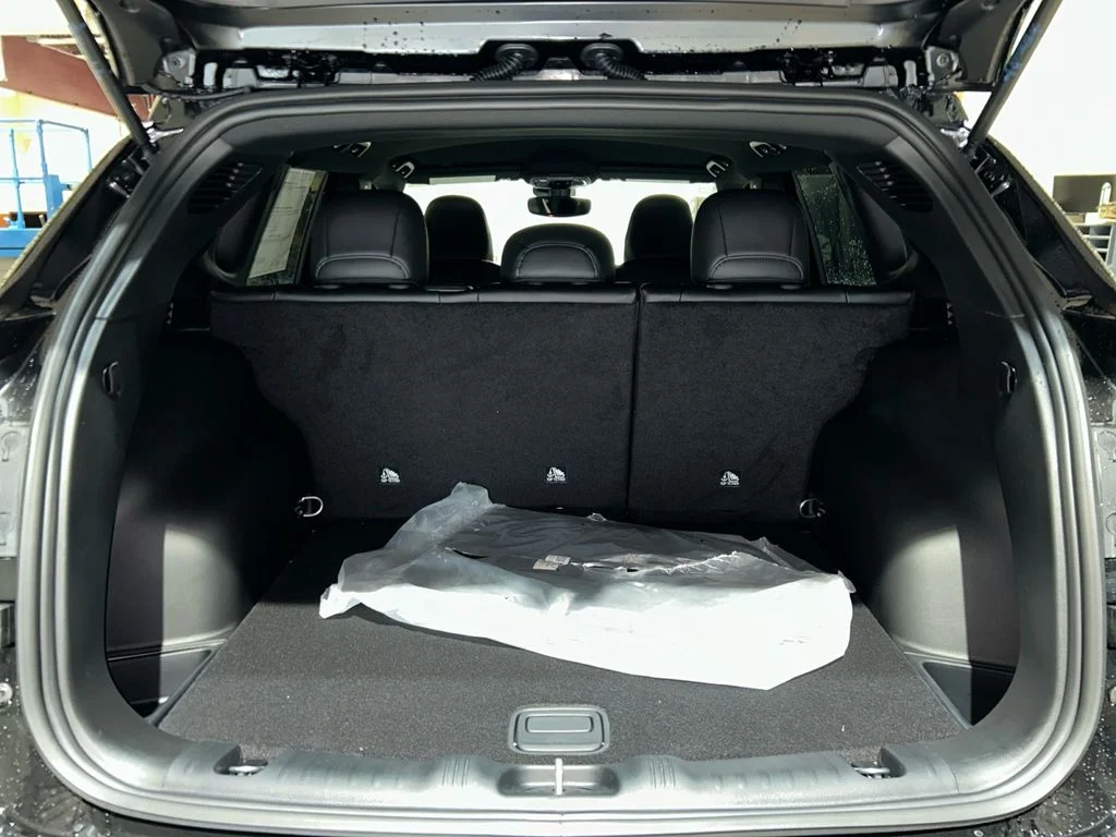New 2026 Black Jeep Latitude image 19