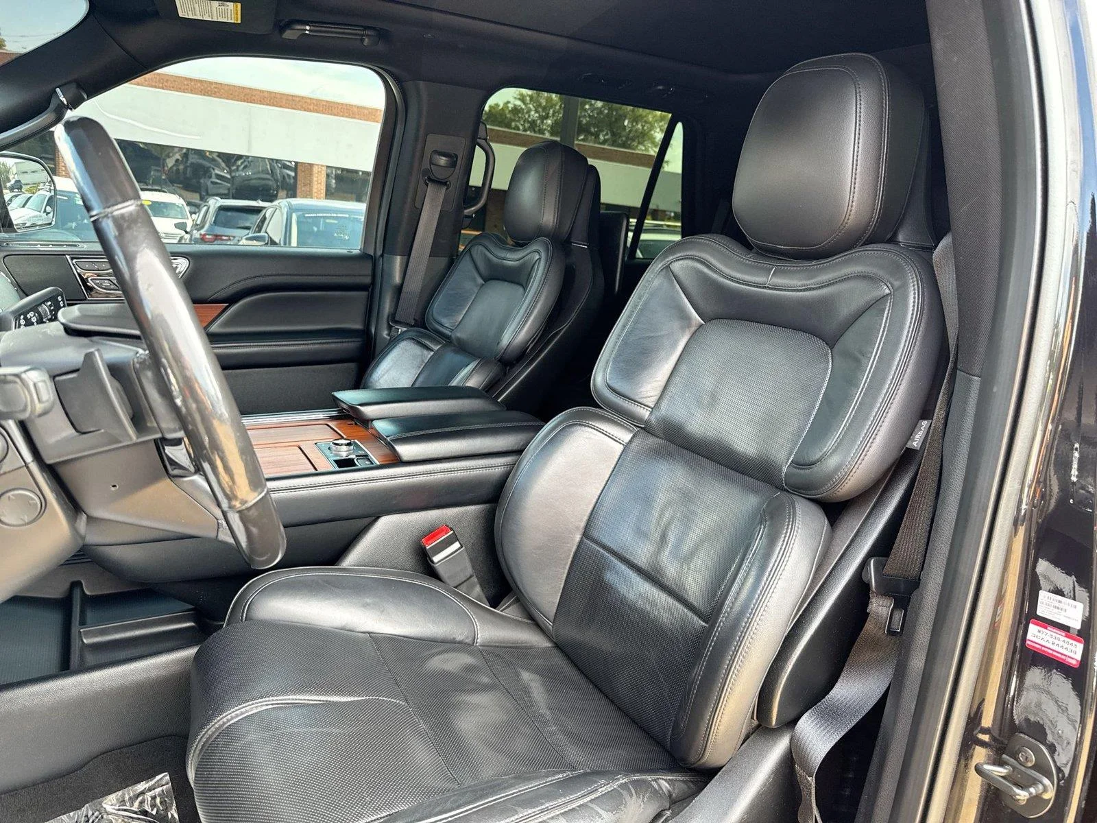 Used 2019 Infinite Black Metallic Lincoln Reserve image 3