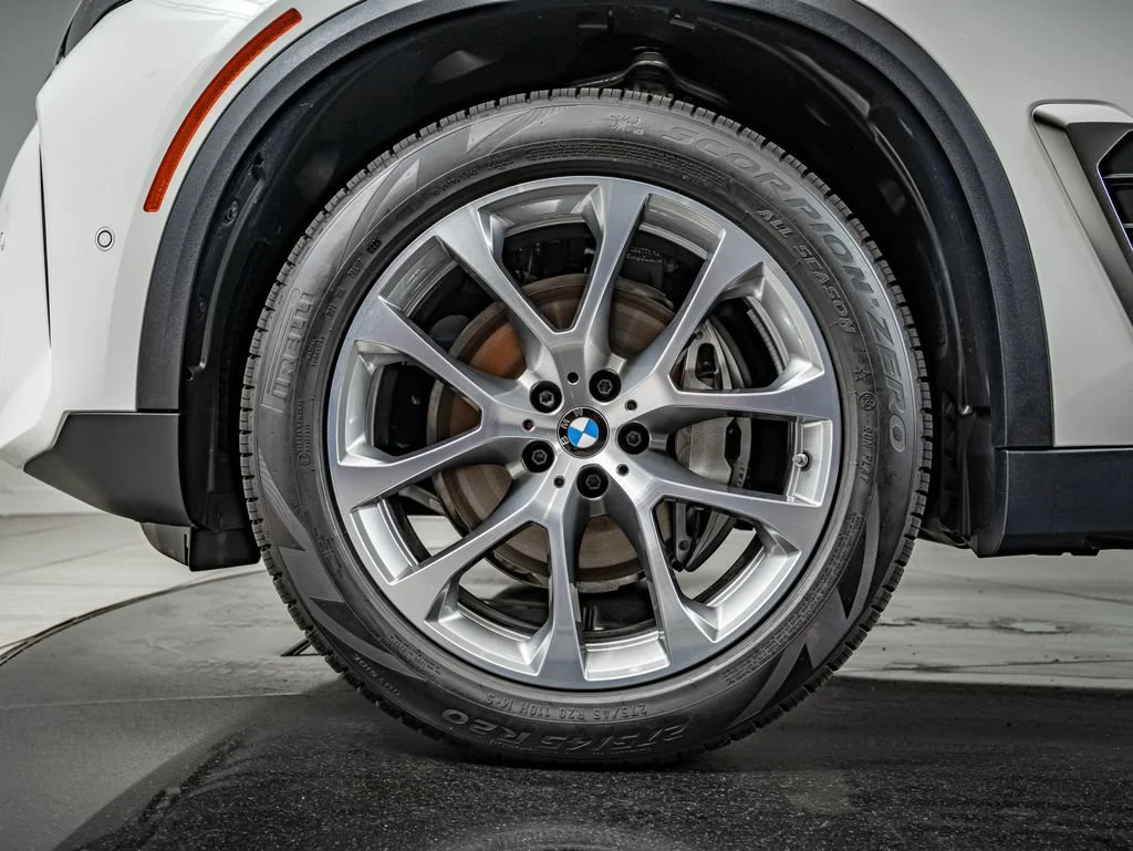 New 2026 Alpine White BMW xDrive40i image 10
