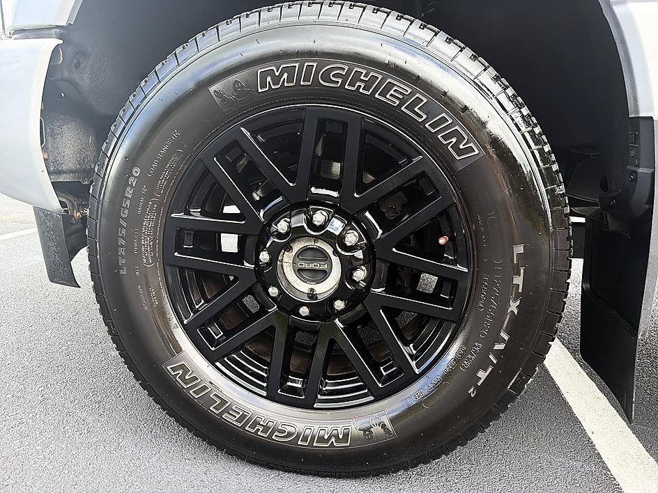 Used 2019 Ingot Silver Ford LARIAT image 13