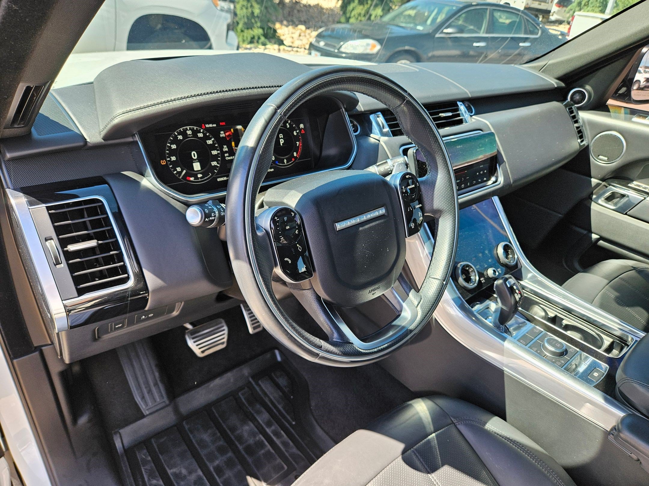 Used 2022 White Land Rover HSE Dynamic image 13
