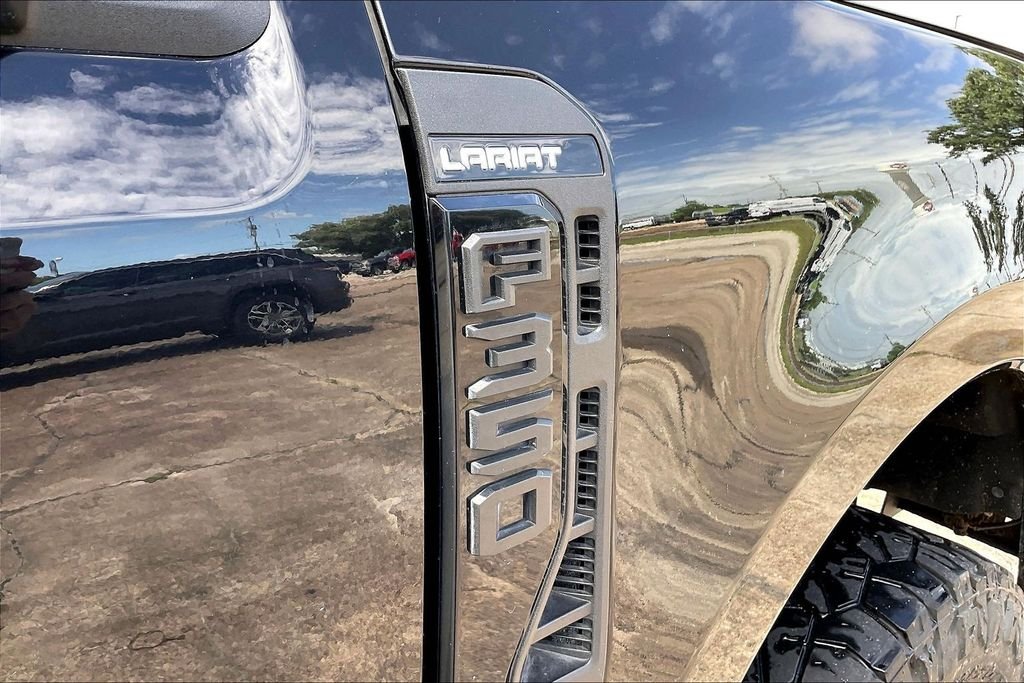 Used 2023 Agate Black Metallic Ford Lariat image 21