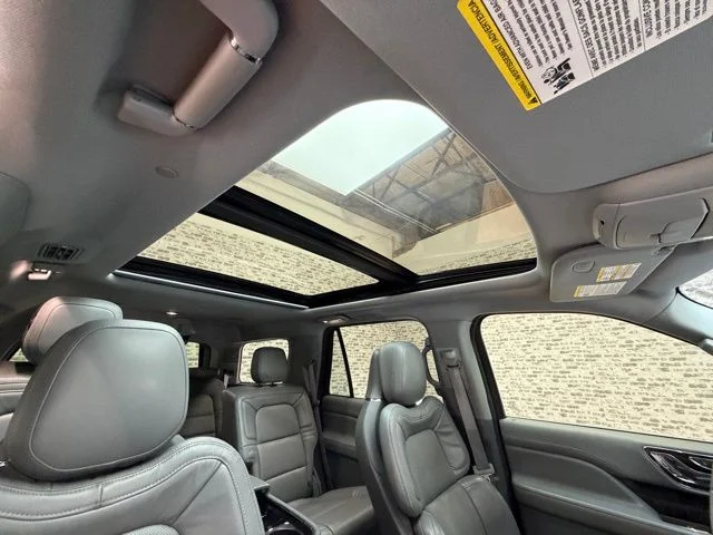 Used 2020 White Lincoln Reserve image 10