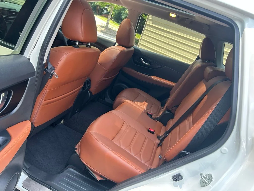 Used 2019 White Nissan SL image 28