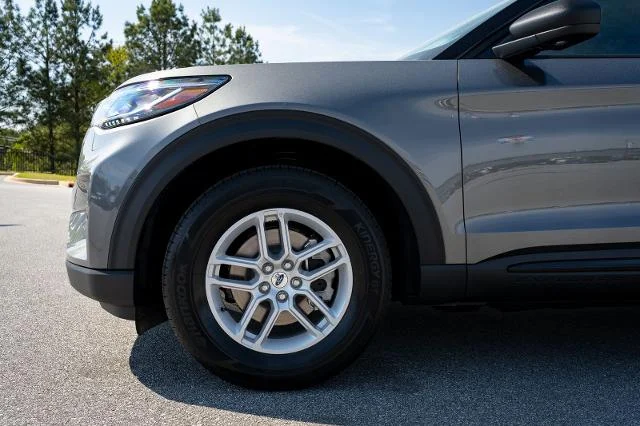 New 2026 Carbonized Gray Metallic Ford Active image 4