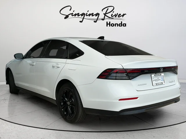 Certified Used 2025 Platinum White Pearl Honda SE image 5