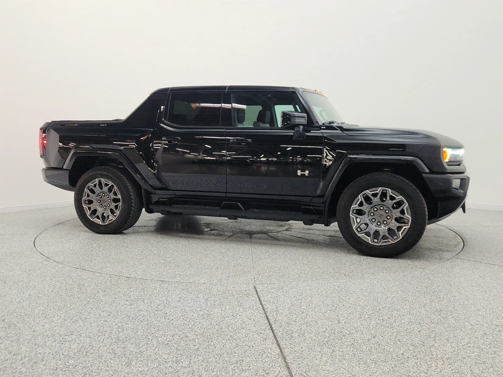 Used 2025 Void Black GMC e4WD Crew Cab 3X image 4