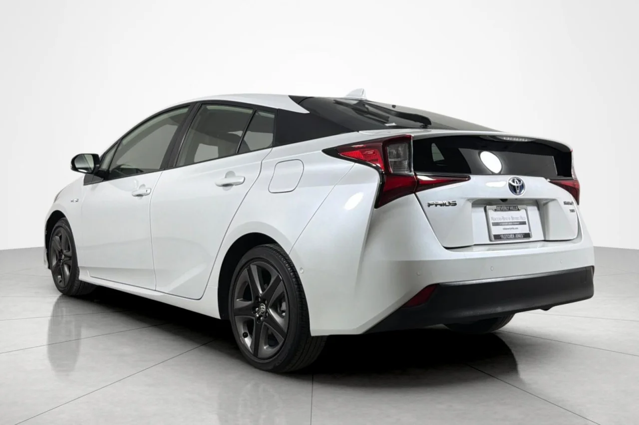 Used 2022 Wind Chill Pearl Toyota L Eco image 3