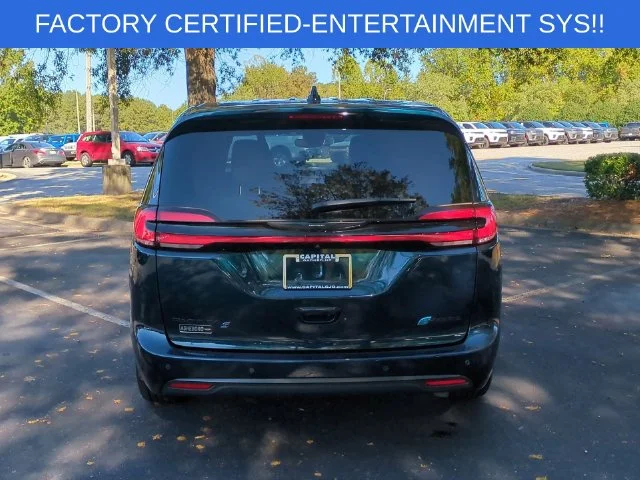 Used 2023 Blue Chrysler Limited image 4