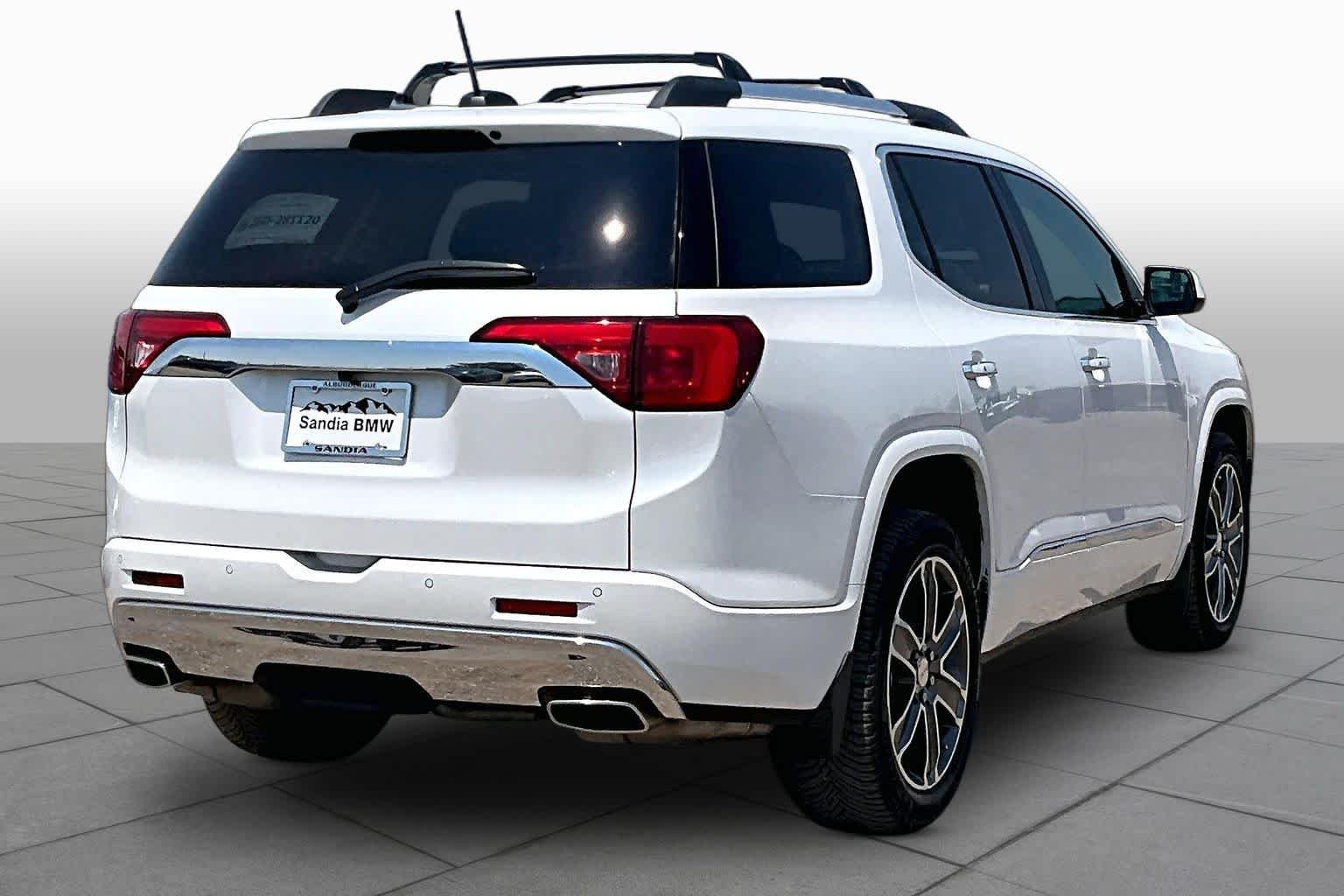 Used 2018 White Frost Tricoat GMC Denali image 9