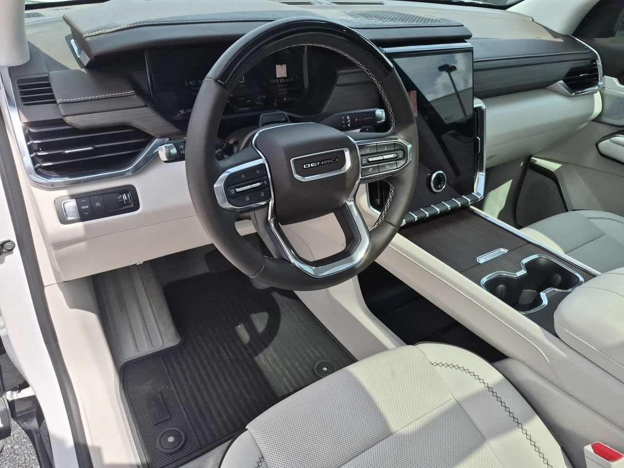 Used 2025 White Frost Tricoat GMC Denali image 10