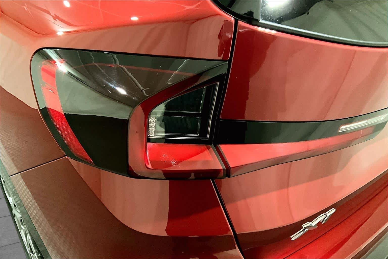 Used 2026 Vegas Red Metallic BMW xDrive28i image 27