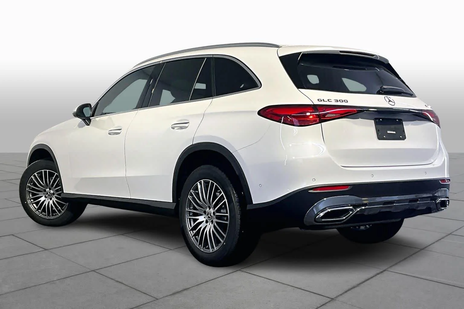 New 2026 MANUFAKTUR Moonlight White Metallic Mercedes-Benz GLC 300 image 3