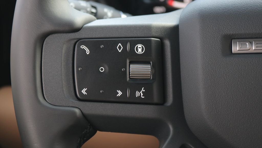New 2026 Fuji White Land Rover X-Dynamic SE image 20