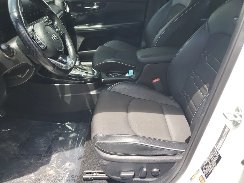 Used 2021 White Kia GT-Line image 22