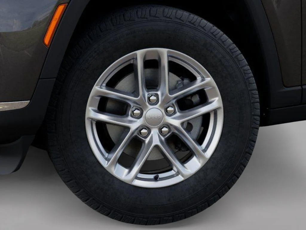 New 2025 Baltic Gray Metallic Clear-Coat Exterior Paint Jeep Laredo image 8