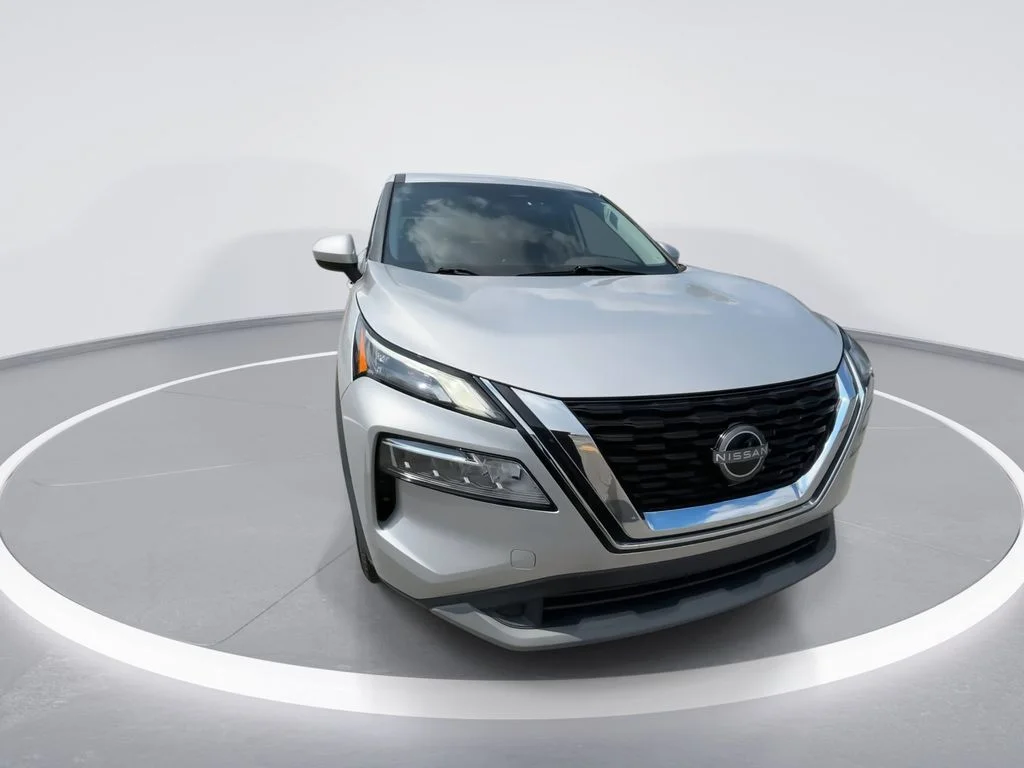Used 2023 Silver Nissan SV image 3