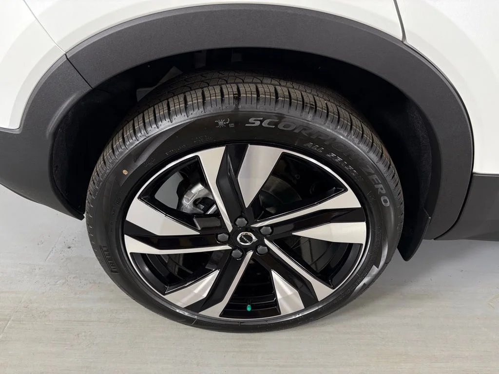 2026 Volvo XC40 Ultra - Photo 10