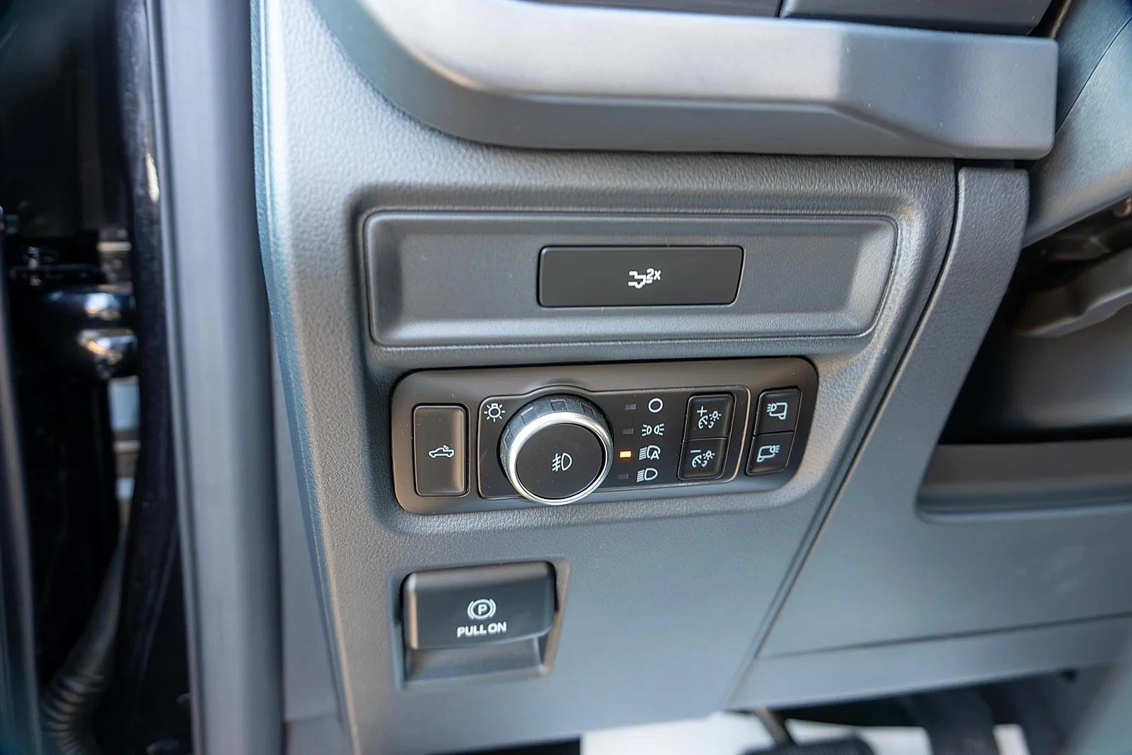 New 2026 Agate Black Metallic Ford XLT image 15