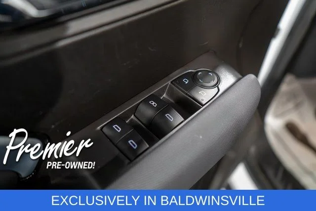 Used 2025 White Chevrolet Z71 image 15