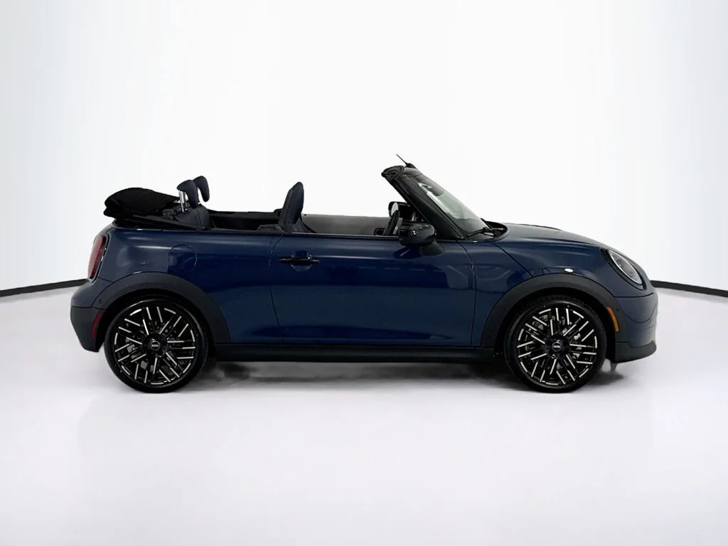 New 2026 Indigo Sunset Blue Metallic MINI Signature Plus image 4