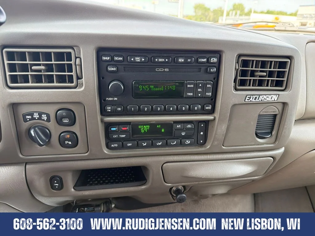 Used 2003 Green Ford Limited image 18