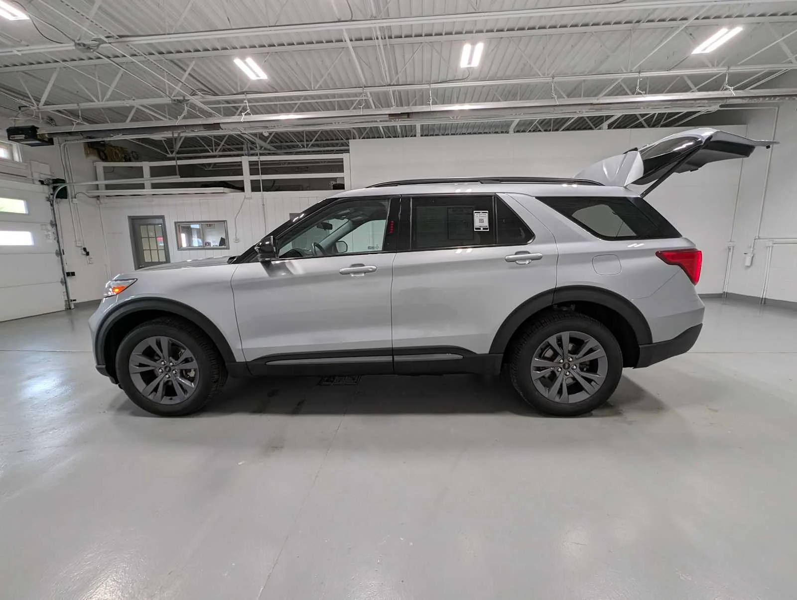 Used 2023 Iconic Silver Metallic Ford XLT image 12