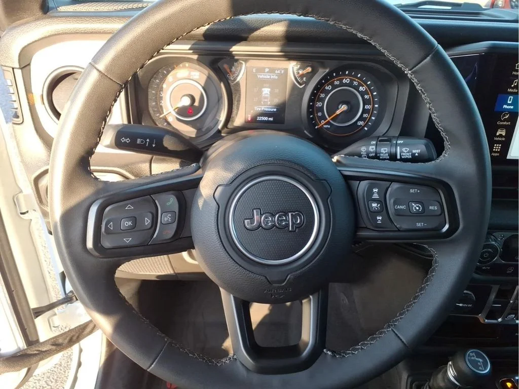 Used 2025 White Jeep Sport S image 23