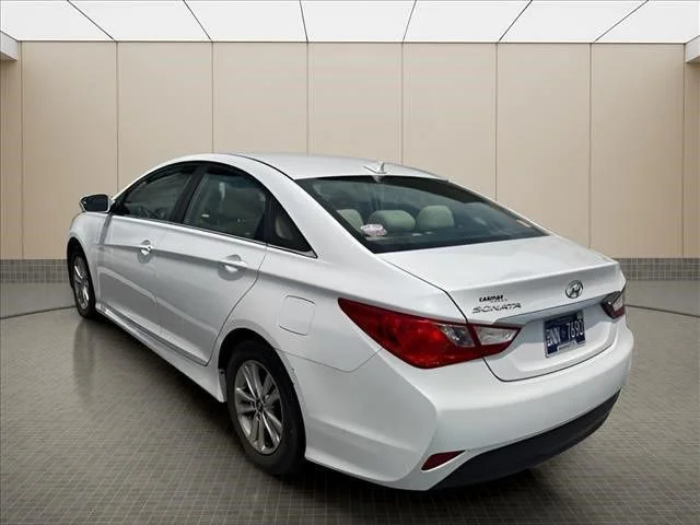Used 2014 White Hyundai GLS image 18