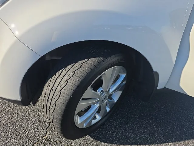 Used 2016 White Kia Plus image 33
