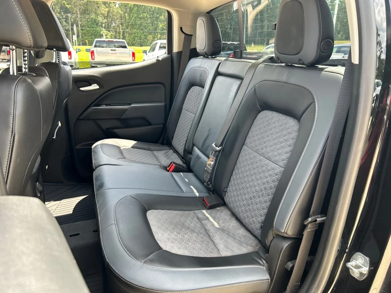 Used 2022 Black Chevrolet Z71 image 18