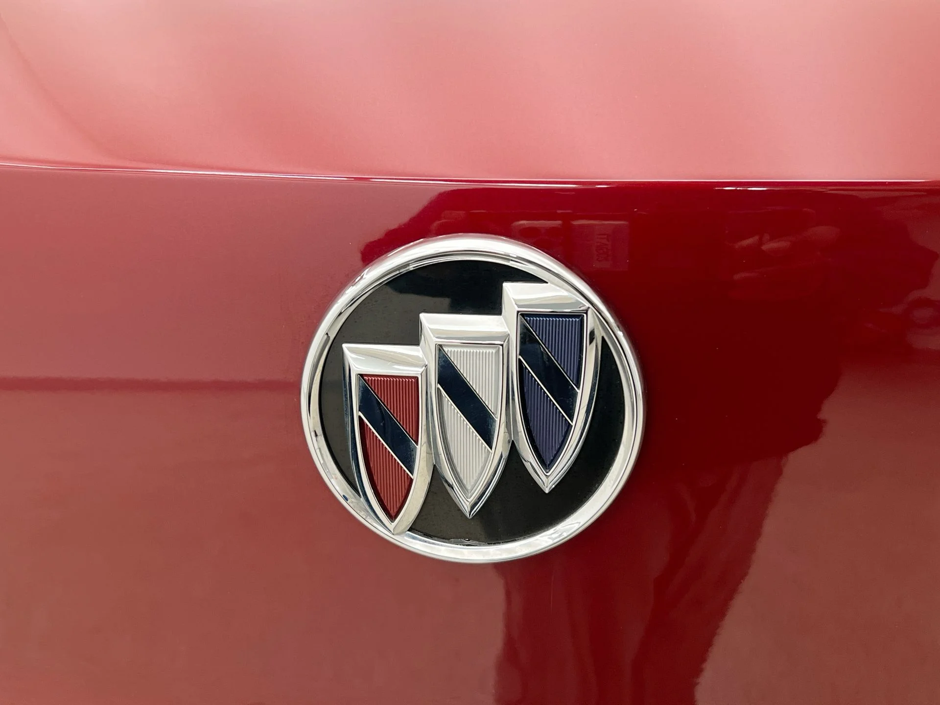 Used 2023 Red Buick Essence image 39