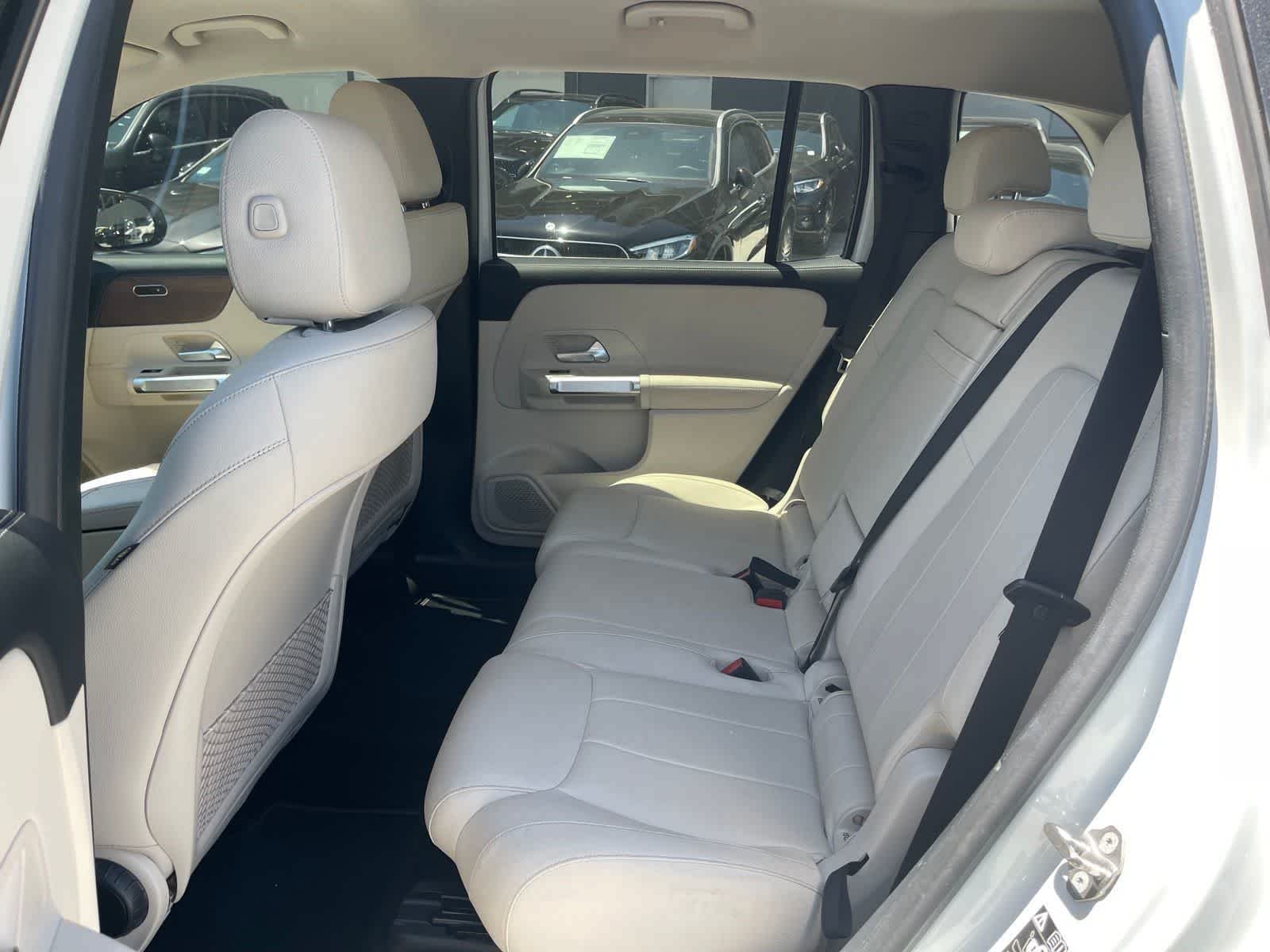 Certified Used 2022 Digital White Metallic Mercedes-Benz GLB 250 image 3